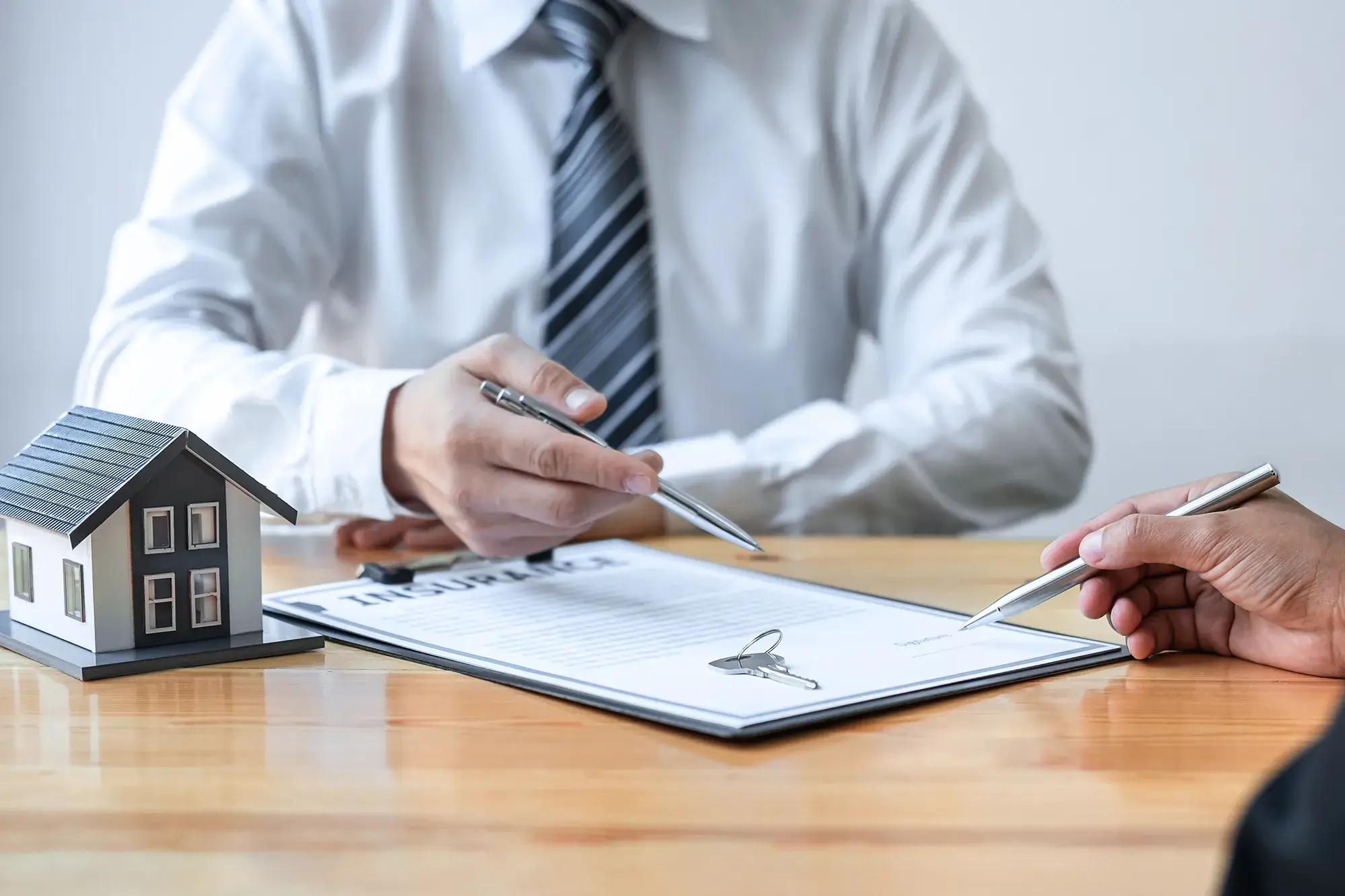 ¿Qué debo saber para hacer un traspaso de propiedad o vehículos en Costa Rica? ¿Qué necesito para otorgar un poder o hacer una declaración jurada?